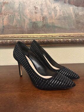 Vince Camuto Narissa Heels Size 7 Black Leather Stud Lacing Pointed Toe Pumps